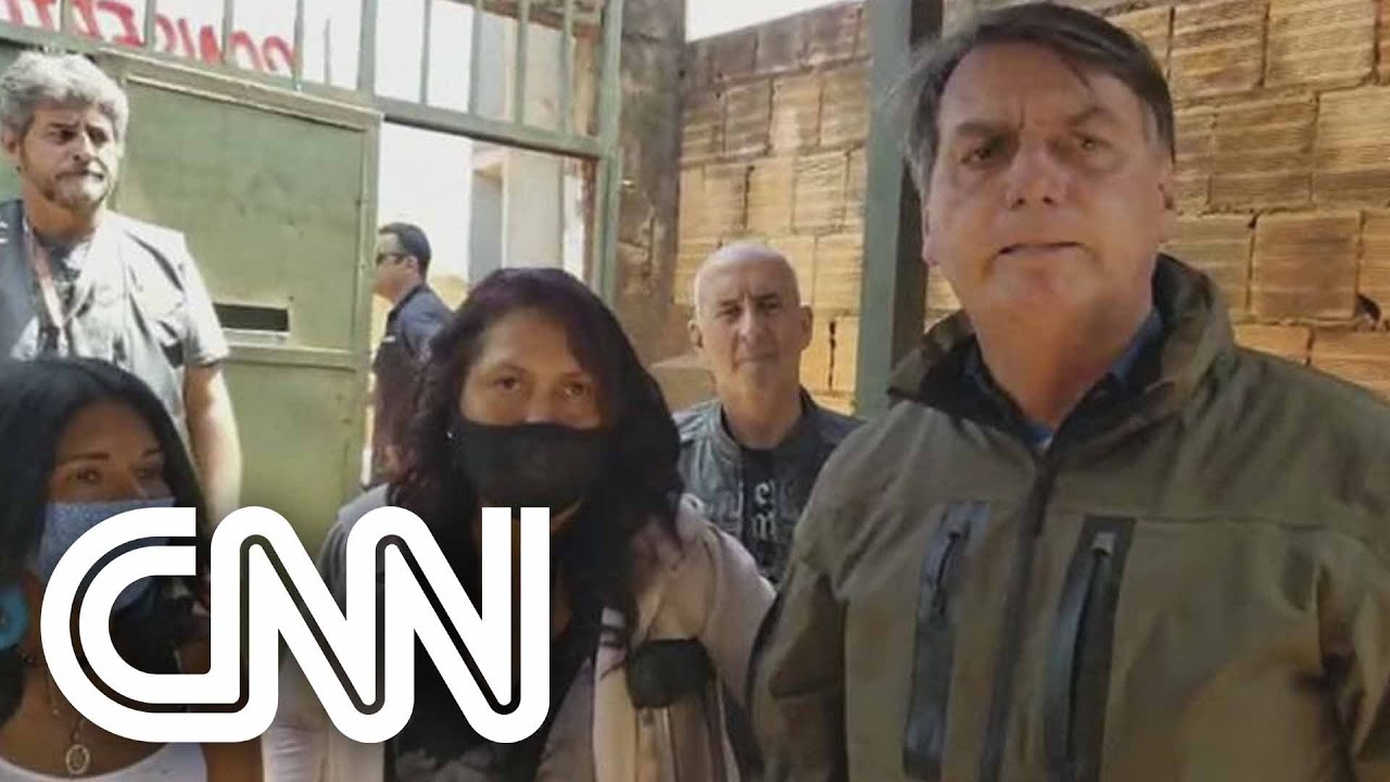 Bolsonaro diz que respeita Constituição, mas lamenta 