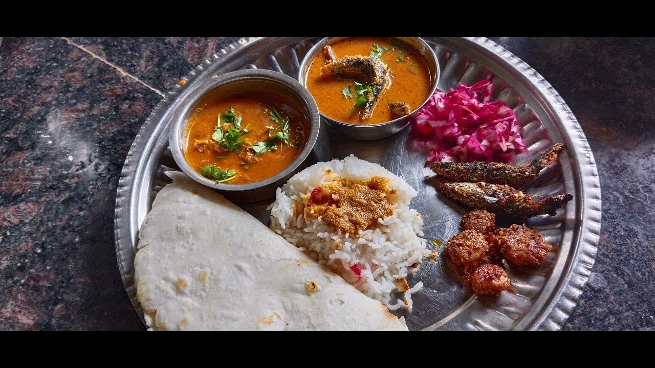 Tarli Fish ani Kolambi thali  