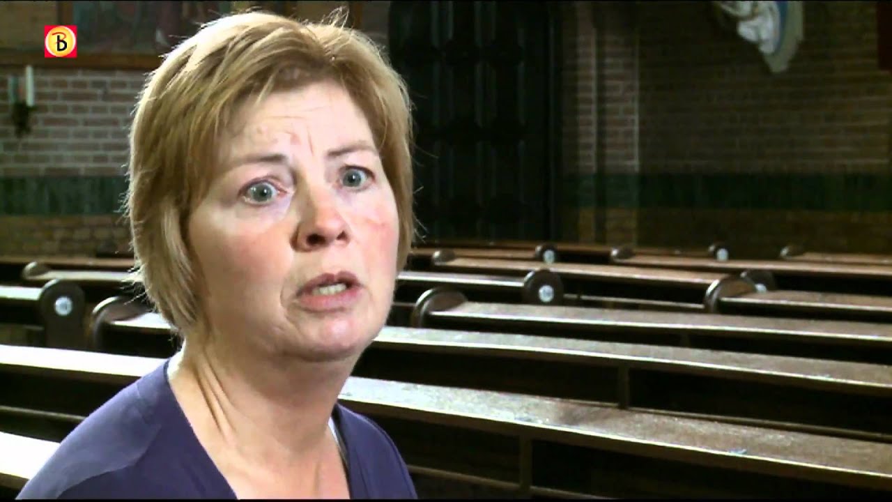 Katholiek Standaarbuiten naar kleinere kerk