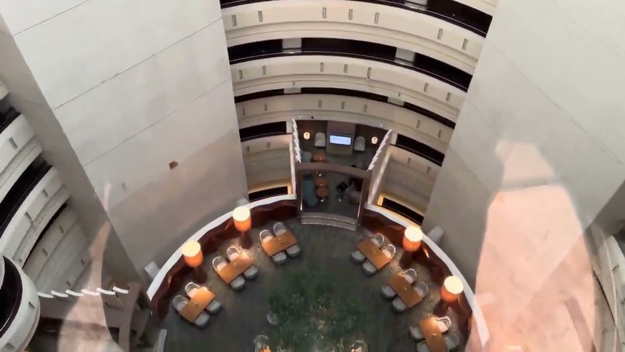 「電梯」香格里拉電梯1～38樓（右）Elevator at the Far Eastern Shangri-La Hotel, Tainan 