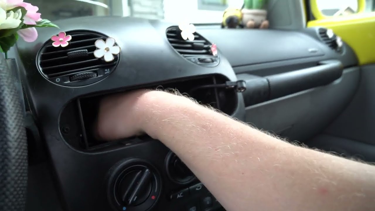 HOW TO REPLACE A STEREO AND BACK UP CAMERA VW BEETLE 2002