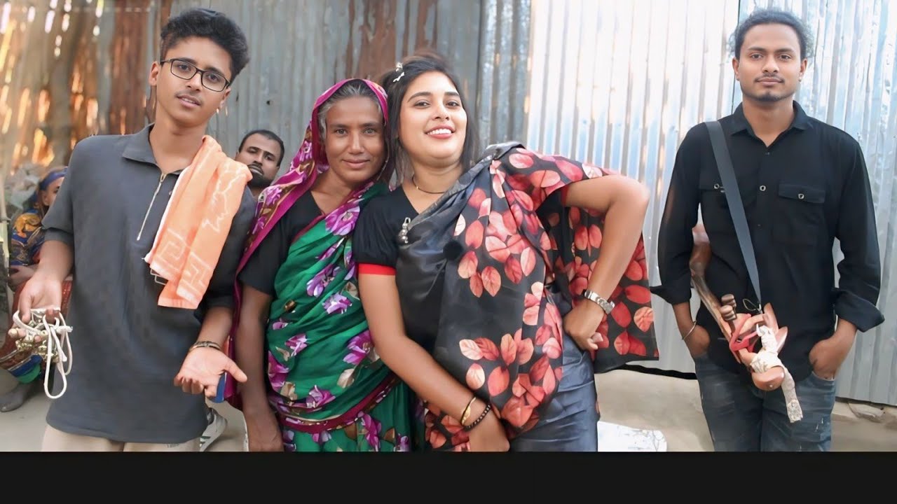 জৌবনকালে একটা সোয়ামি পাইলাম না  দর্শকের অনুরোধে গাইলো ময়না সুন্দরী Moyna sundory 