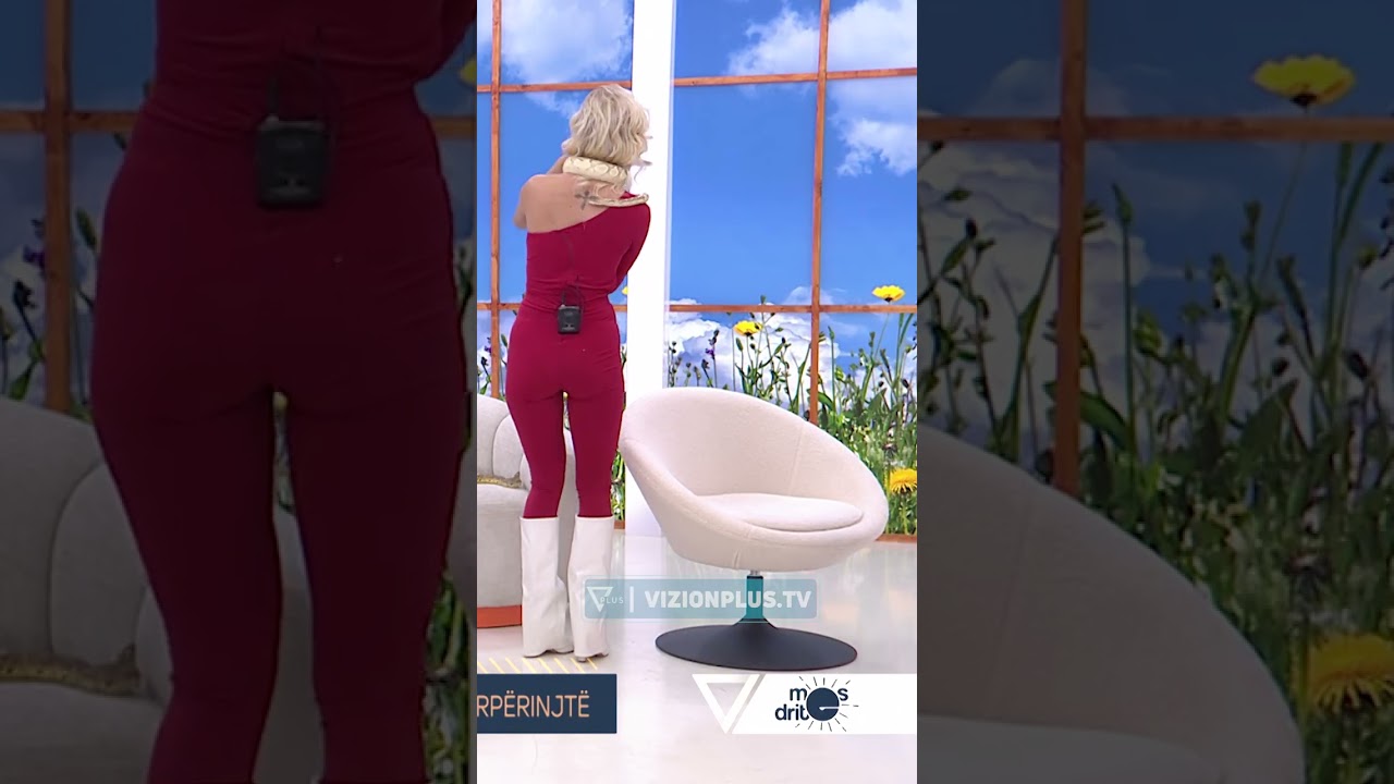 Trembet moderatorja! Gjarpri i shkon af&euml;r dhe.... - 