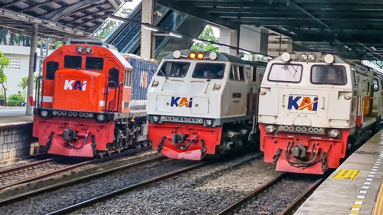 PASUKAN KERETA SIANG PADATI STASIUN PERCABANGAN TERSIBUK DI JAKARTA!! Kereta Api Stasiun Jatinegara