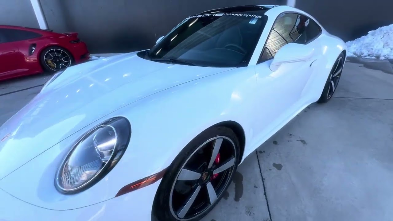 Porsche 911 Carrera 4S 2024 года