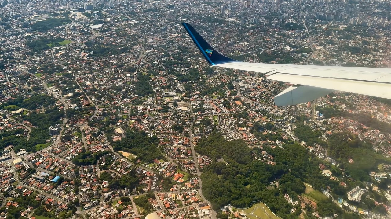 BELAS IMAGENS DE CURITIBA E REGIÃO | Aproximação e pouso no Aeroporto Internacional Afonso Pena 