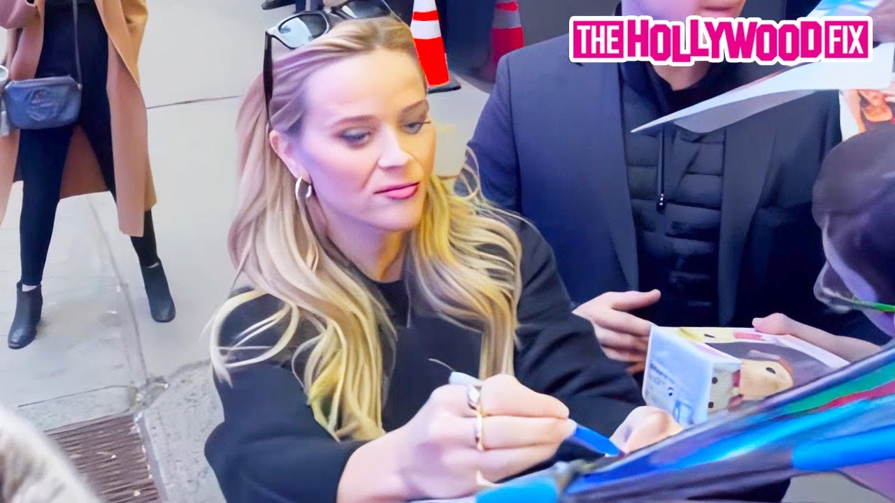 Reese Witherspoon Shows Love To Fans During Her Guest Appearance At Good Morning America In New York