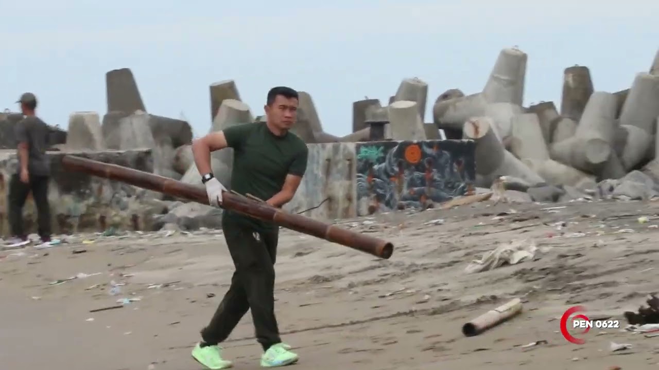 “Satu Barisan, Satu Komando! Ribuan Tangan Bersihkan Pantai Palabuhanratu”