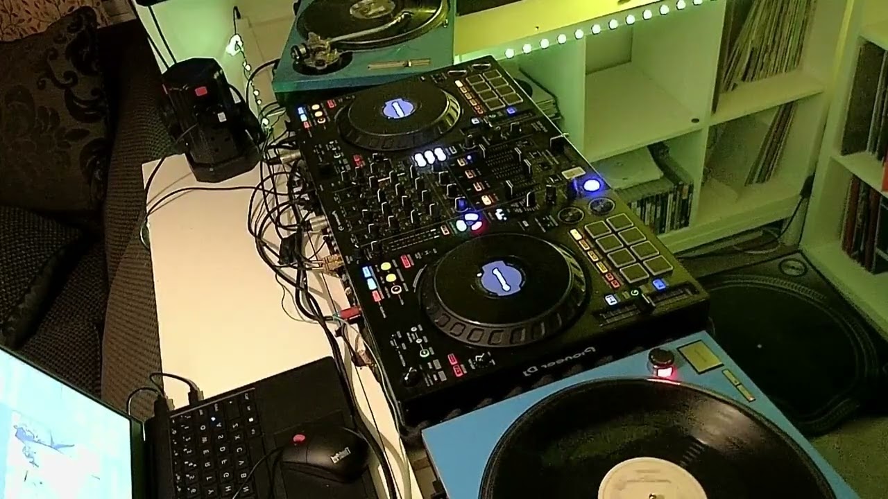 RANDOM UNKNOWN WHITE LABELS FROM MY OLDSKOOL HOUSE COLLECTION   DJ MIKE SCULLY