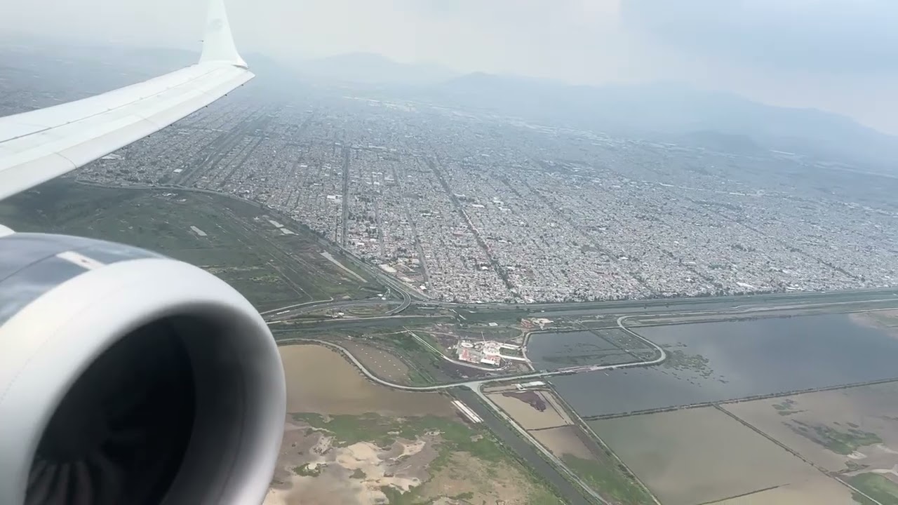 Aeromexico 737-800 MAX departing Mexico City for Guadalajara