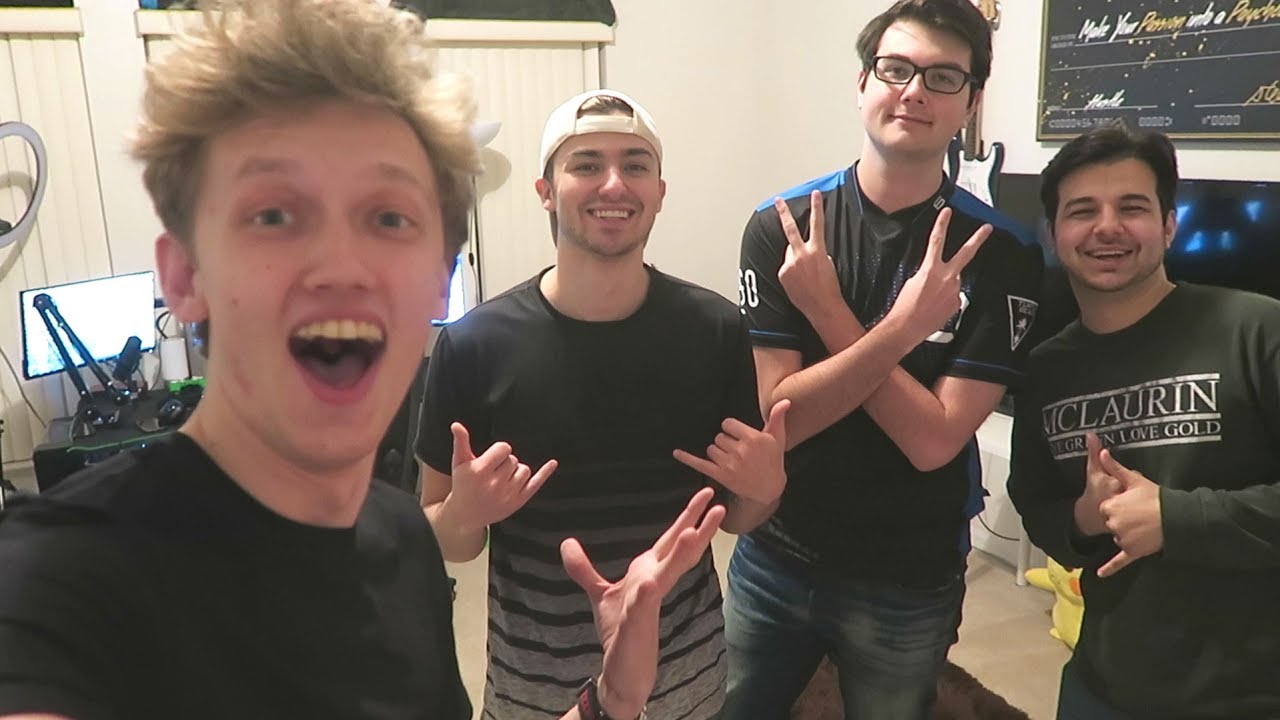 What it's REALLY like to live in a Fortnite gaming house... (Day in the Life)