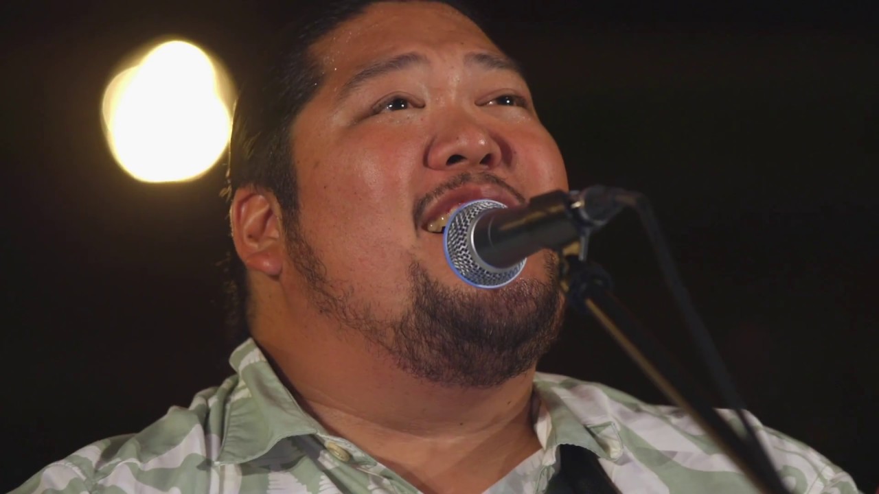 Mark Yamanaka - Maui Under Moonlight (HiSessions.com Acoustic Live!)
