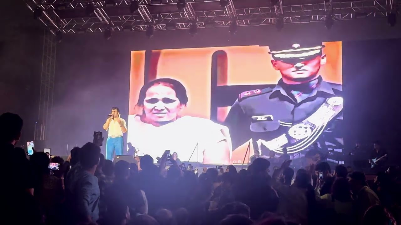 Sandese Aate Hai :Sonu Nigam sings his most famous song in a live show at Gurugram 
