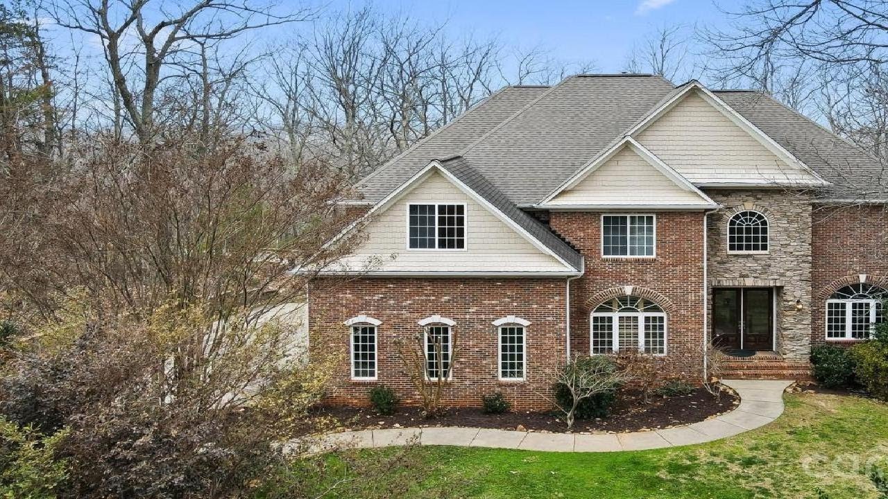 127 Berry Mountain Road, Cramerton, NC Presented by Jana Joy.