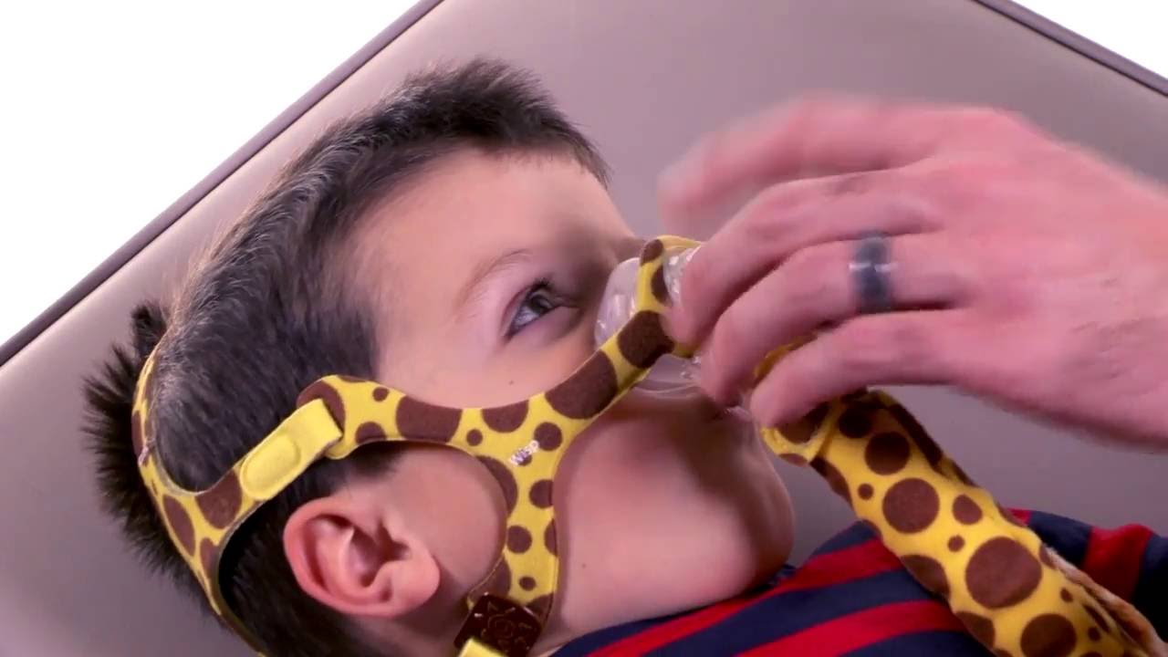 Leak correction dial adjustment of Wisp pediatric mask | Philips | Minimal contact nasal mask