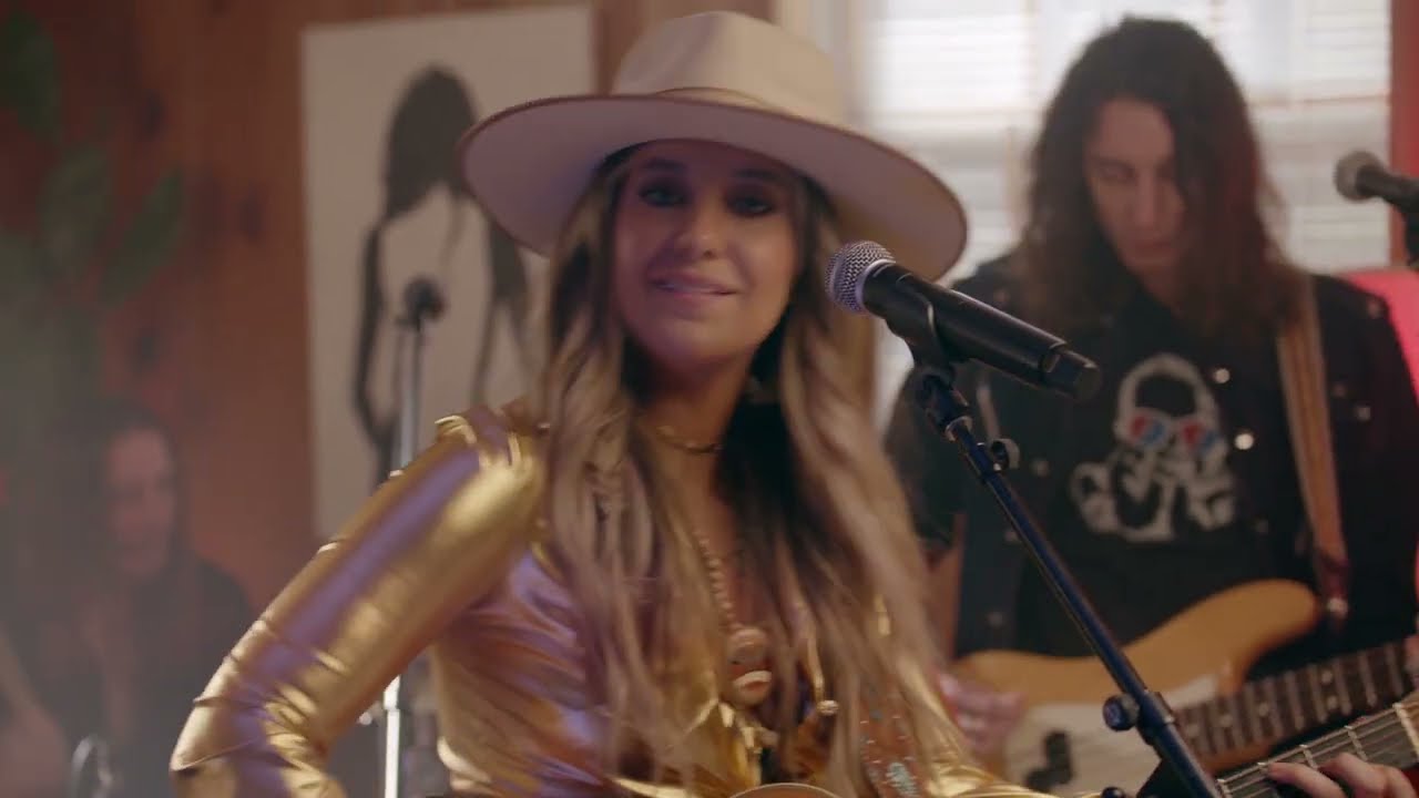 Lainey Wilson - Pipe (Live Full Band Performance)