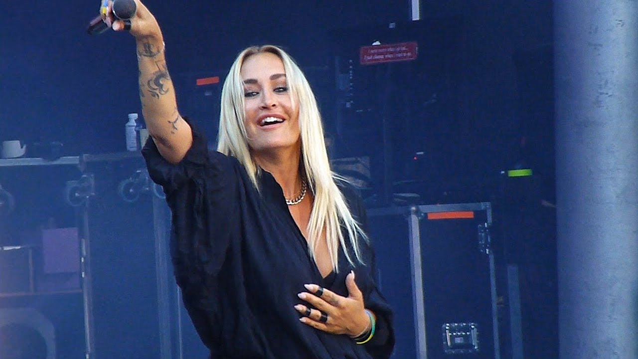 Sarah Connor   opener... Hör auf deinen Bauch     24.07.2022  Waldbühne Berlin