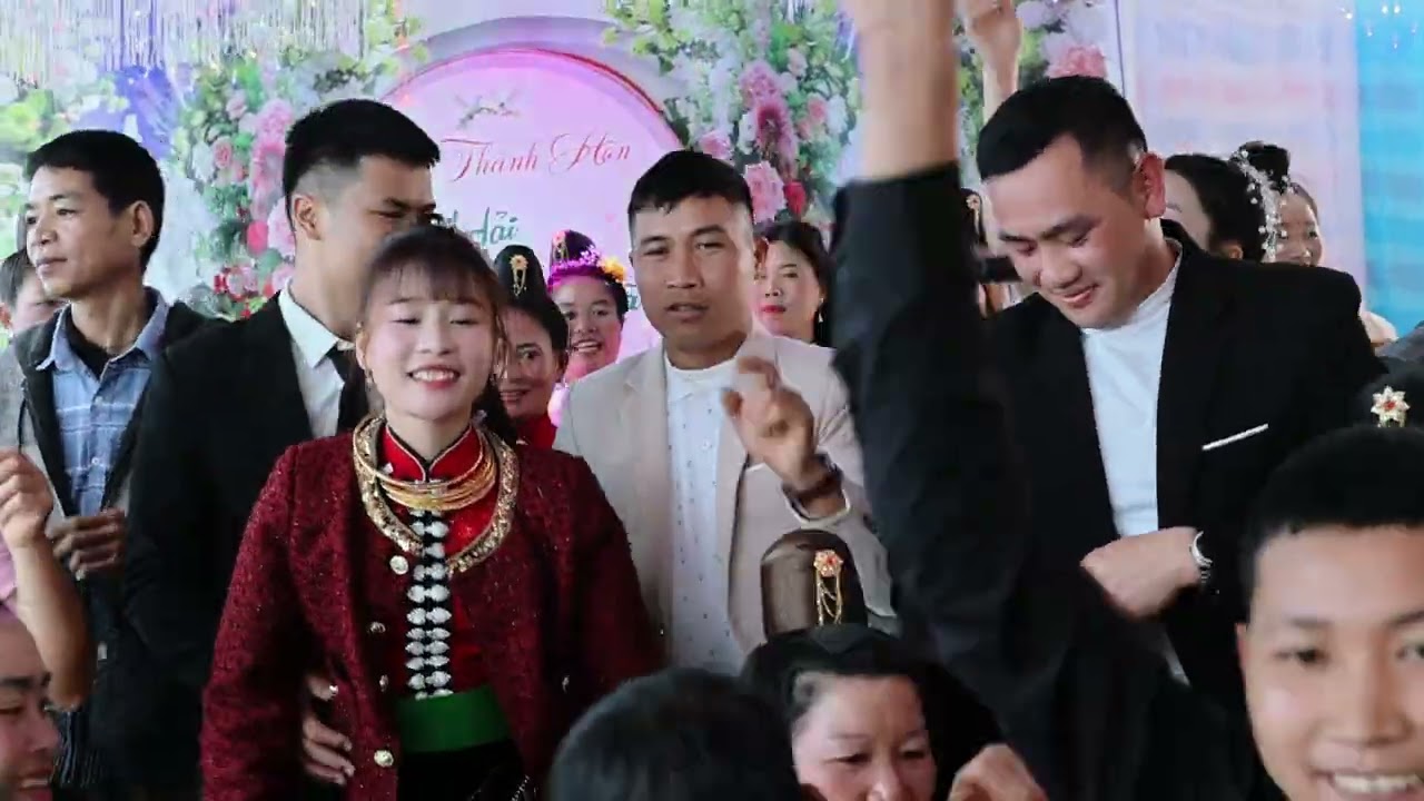 NHẢY NHIỆT TÌNH TẠI LỄ THÀNH HÔN VĂN HẢI & LÒ HÀ TẠI BẢN NẬM HẸ 2 XÃ NÚA NGAM TỈNH ĐIỆN BIÊN