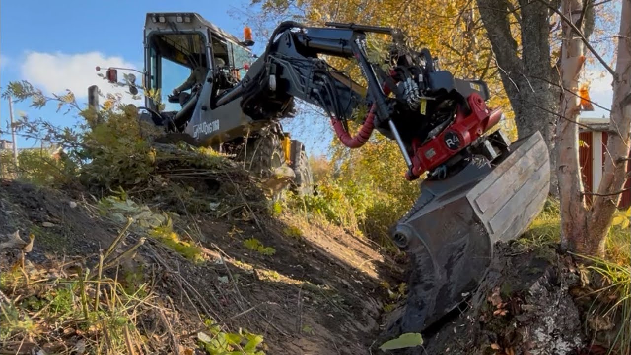 Huddig rensar dike och städar runt postlådan #huddig #cummins #rototilt #backhoe