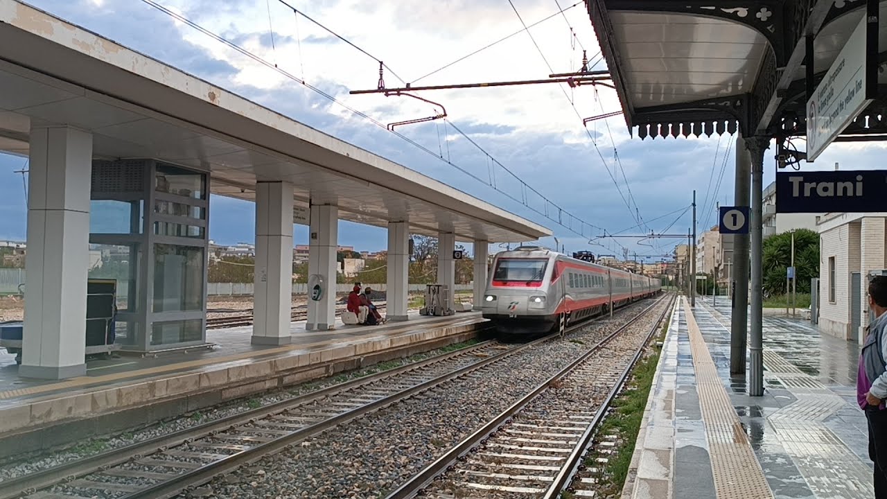 TRENI ALLA STAZIONE DI TRANI!