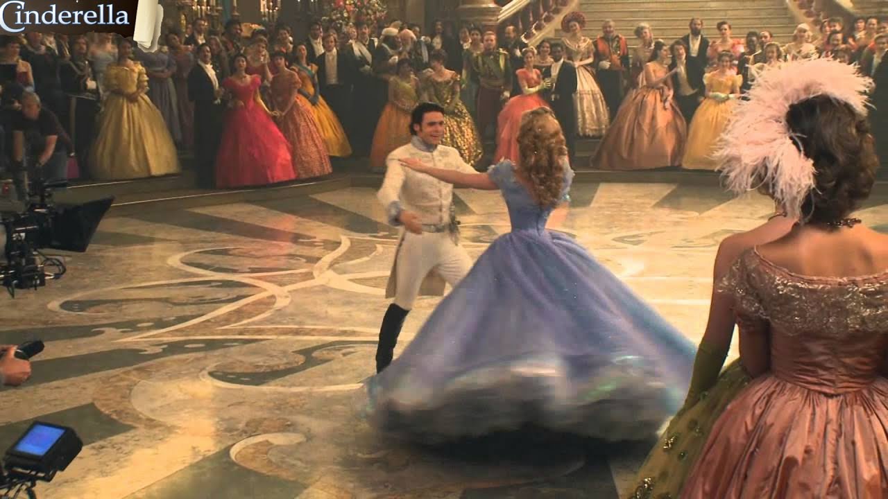 قصة ساندريلا ♥️ بنت جميلة تتعرض للمعاملة السيئة من زوجة والدها😢 لكن تفاجئ بحب الأمير لها😍||ملخص فلم🎦