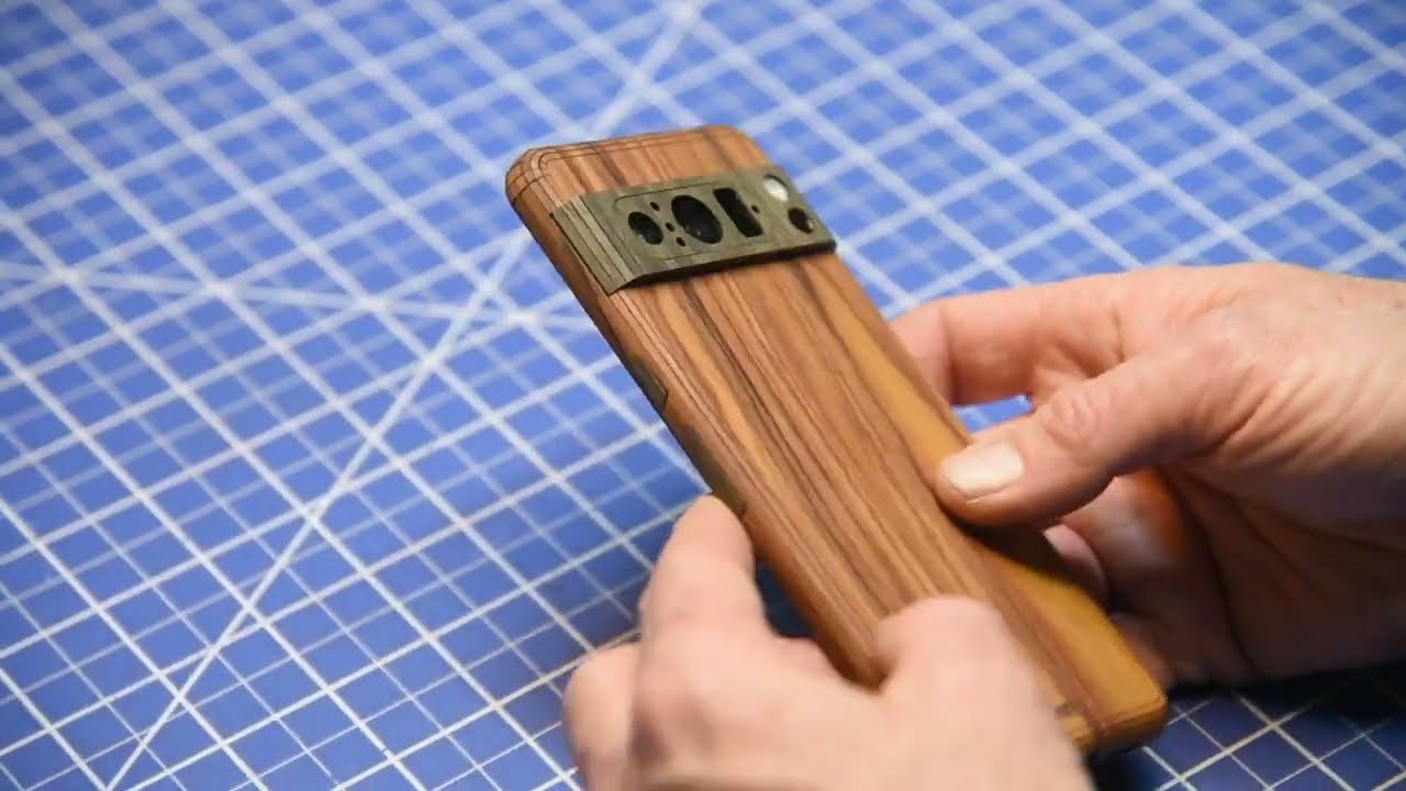 Installing a Toast wood cover on a Google Pixel 8