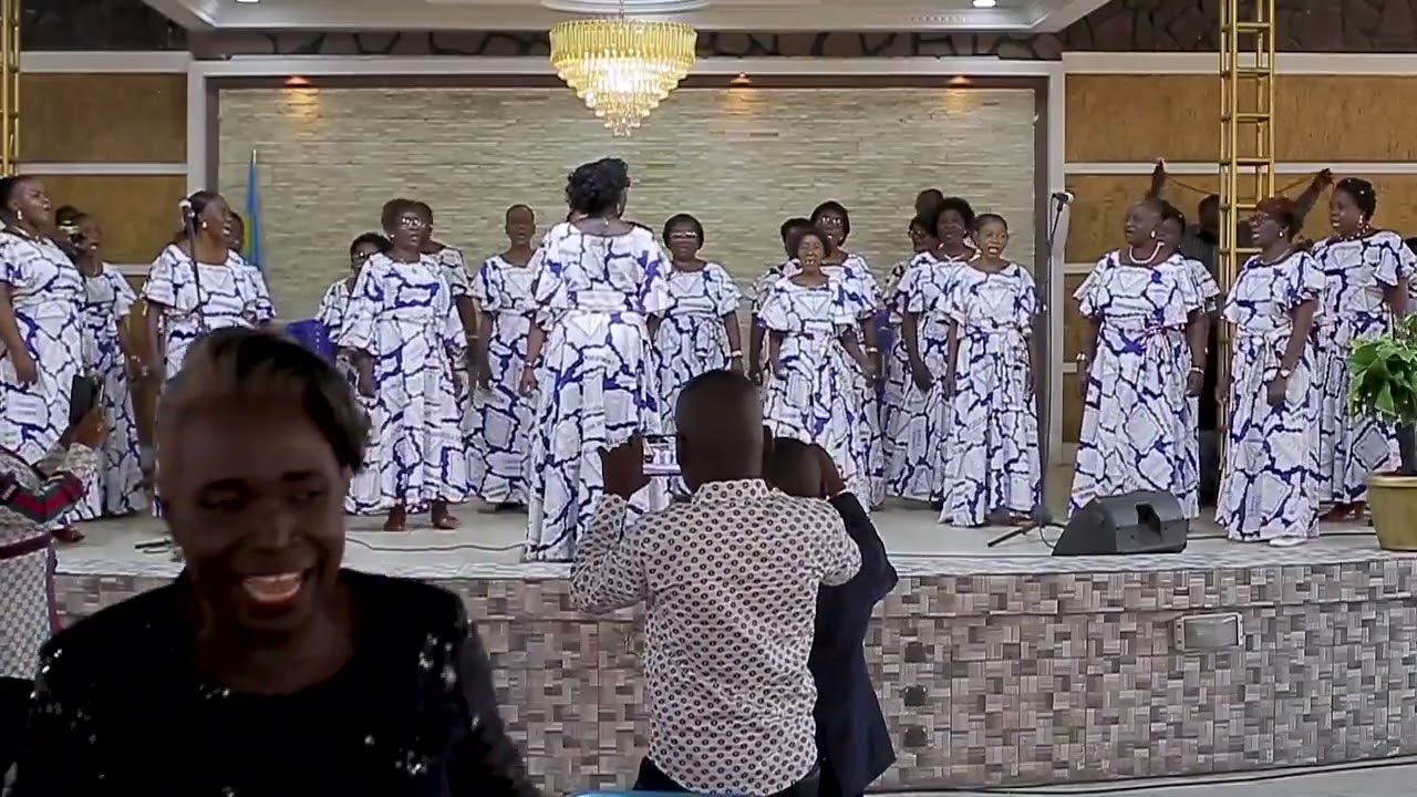 Prestation Chorale Joyeuse (C.B.CO KIMVULA)