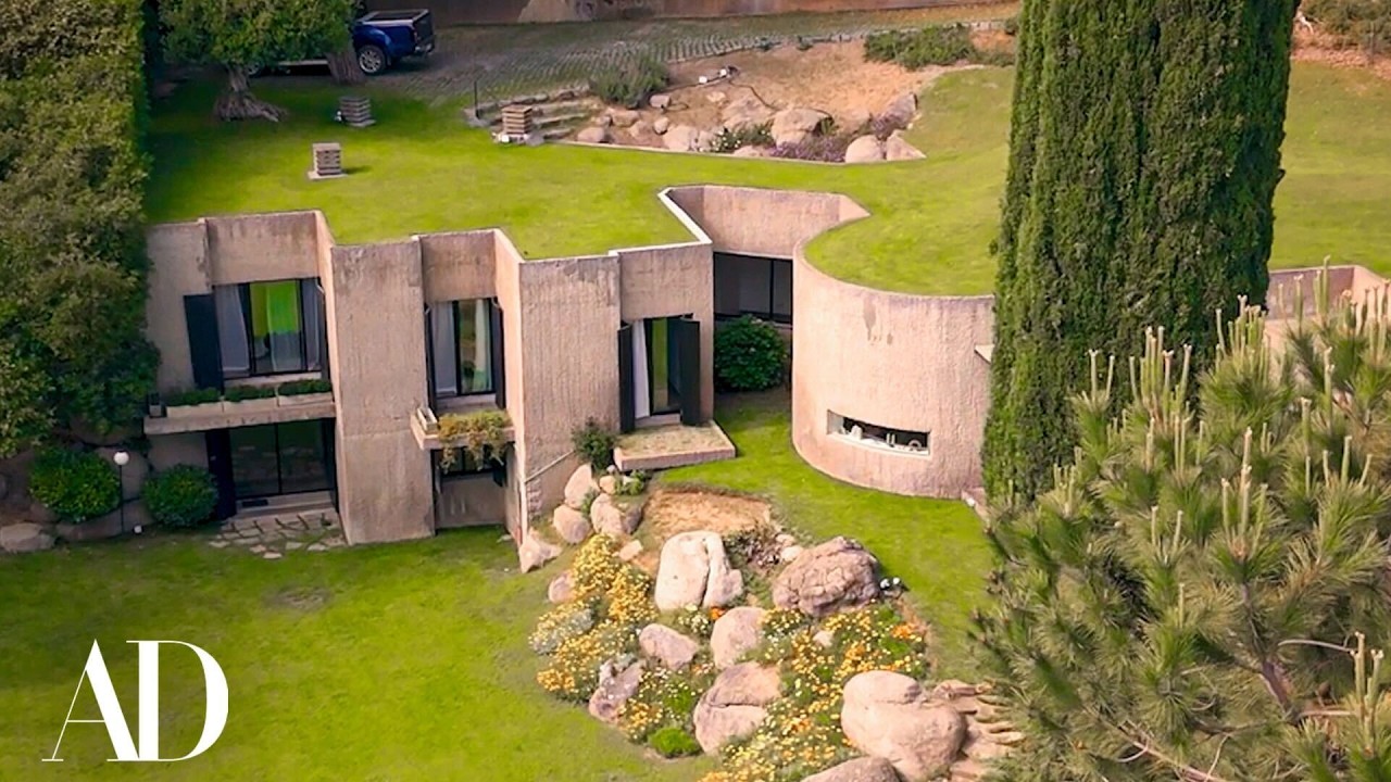 Внутри полузасыпанного землей дома на склоне холма в Барселоне | Уникальные пространства | Archit...