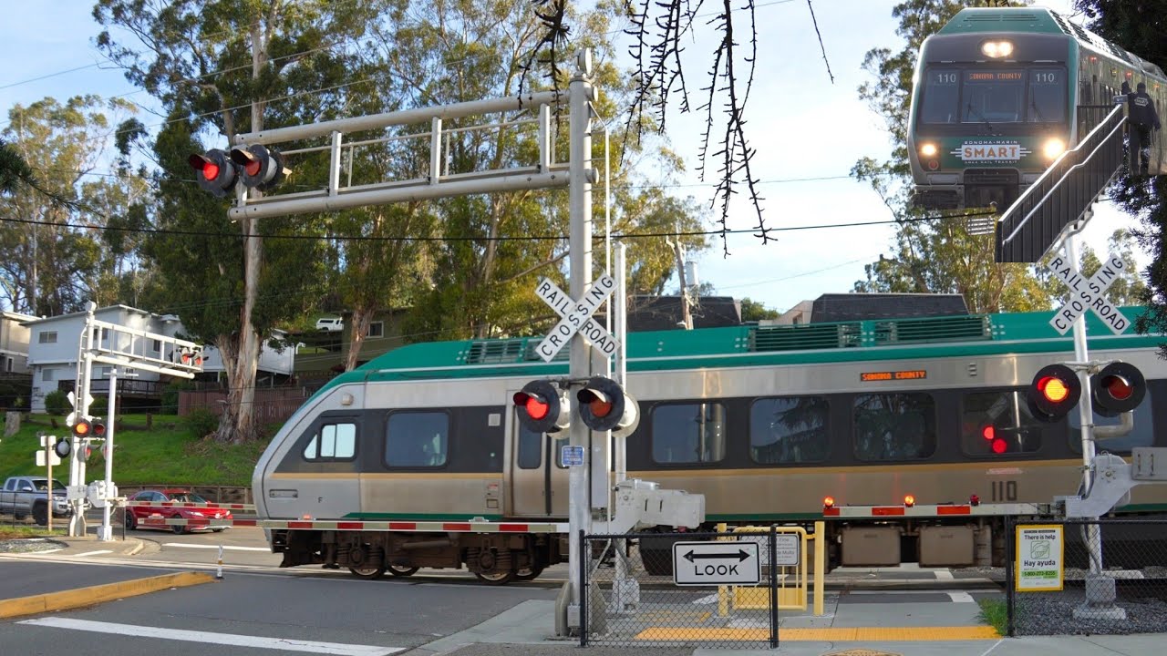 SMART 110 Commuter Train North | Grant Ave. Railroad Crossing, Novato CA