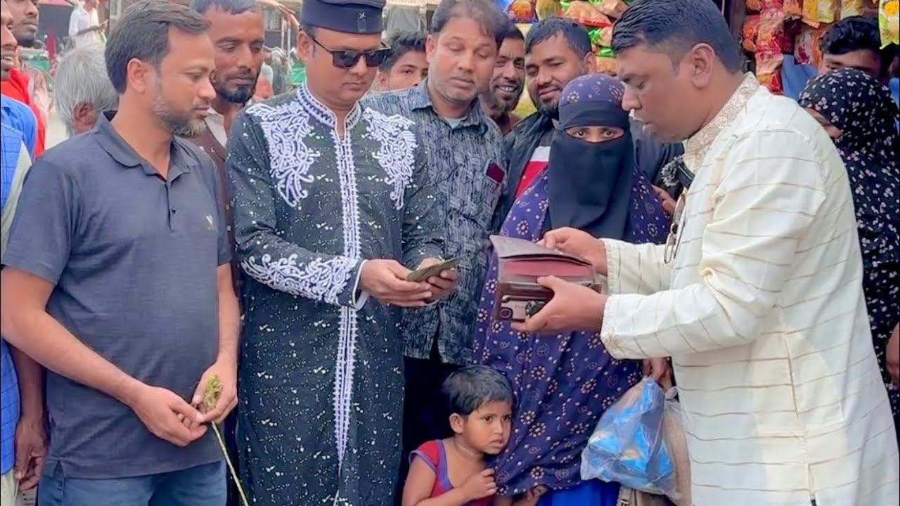 অসহায় বোনের স্বামী নাই সন্তানদের কে নিয়ে চলতে ক*ষ্ট হচ্ছে তাই খাসি কিনে দিয়ে দিলাম। 