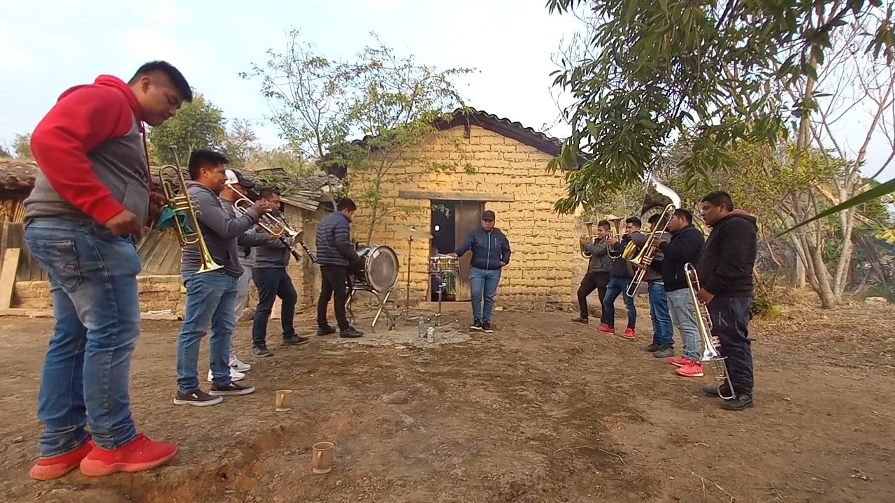 Y SIGUEN LAS CHILENAS PERO CON BANDA TIERRA DEL SOL