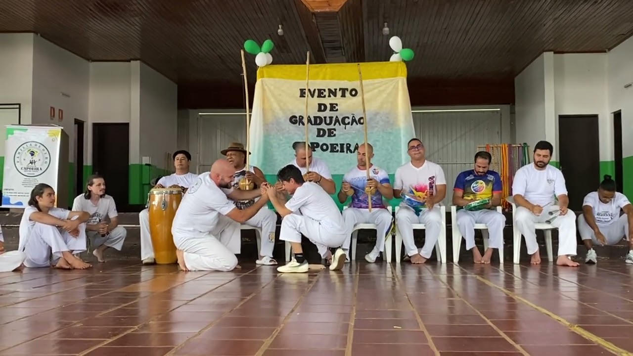 Mestre karcara iniciando o evento de graduação grupo oxósse 
