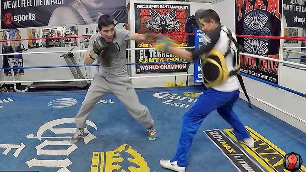 LEO SANTA CRUZ EXPLOSIVE ON THE MITTS! LANDS POWER PUNCH COMBOS (LEO SANTA CRUZ WORKOUT)