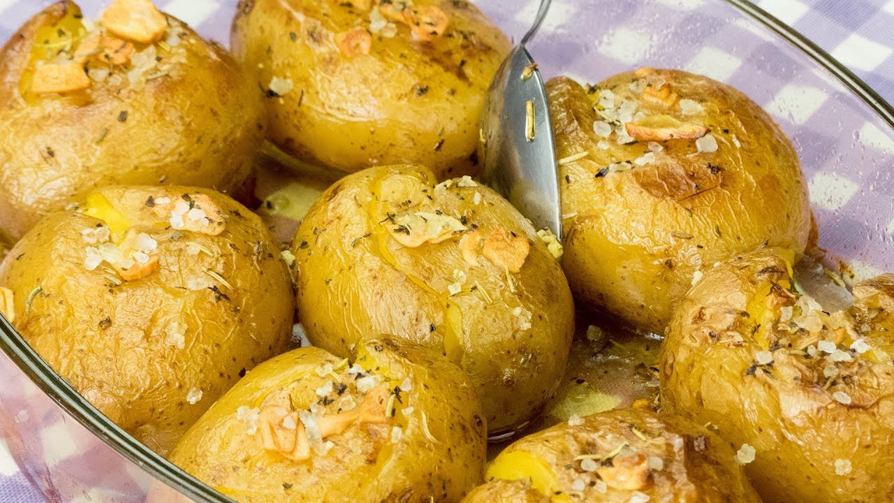Pommes de terre au four – une recette portugaise extrêmement délicieuse et simple ! | Savoureux.TV