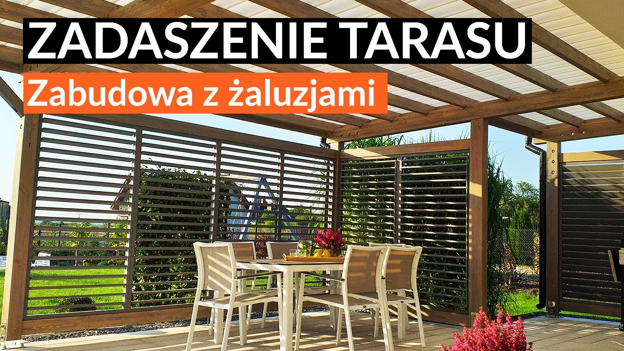 Zadaszenie tarasu z zabudową z ruchomymi żaluzjami drewnianymi.