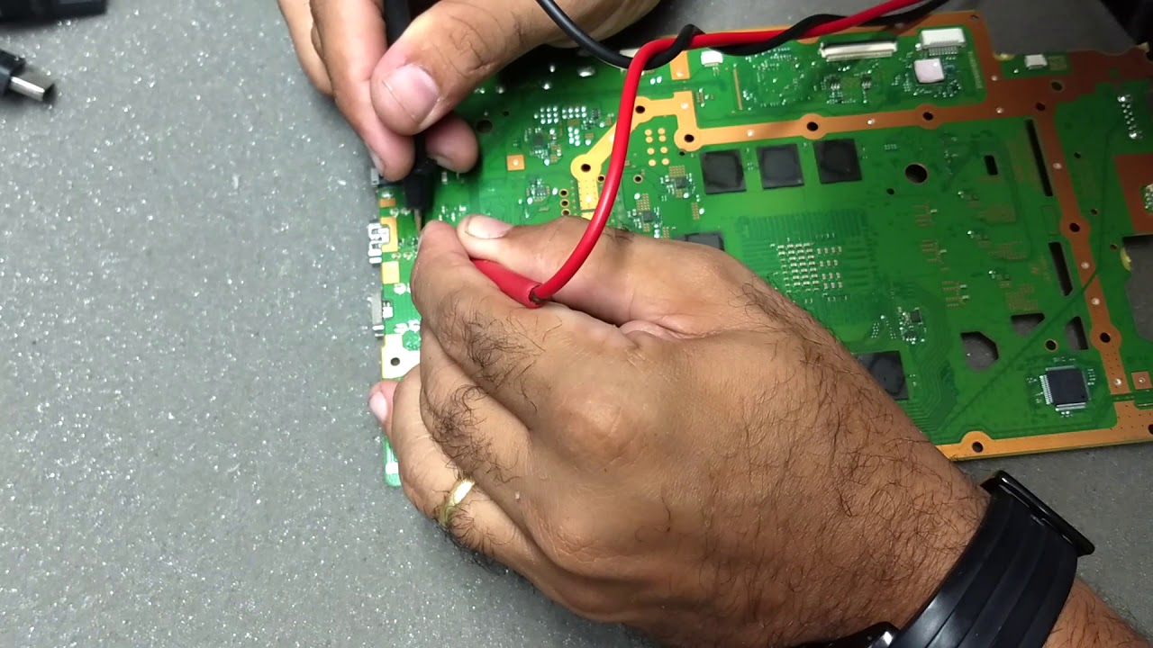 Playstation 4 - Não Liga, Queimado por descarga elétrica / Sem vídeo após reparo