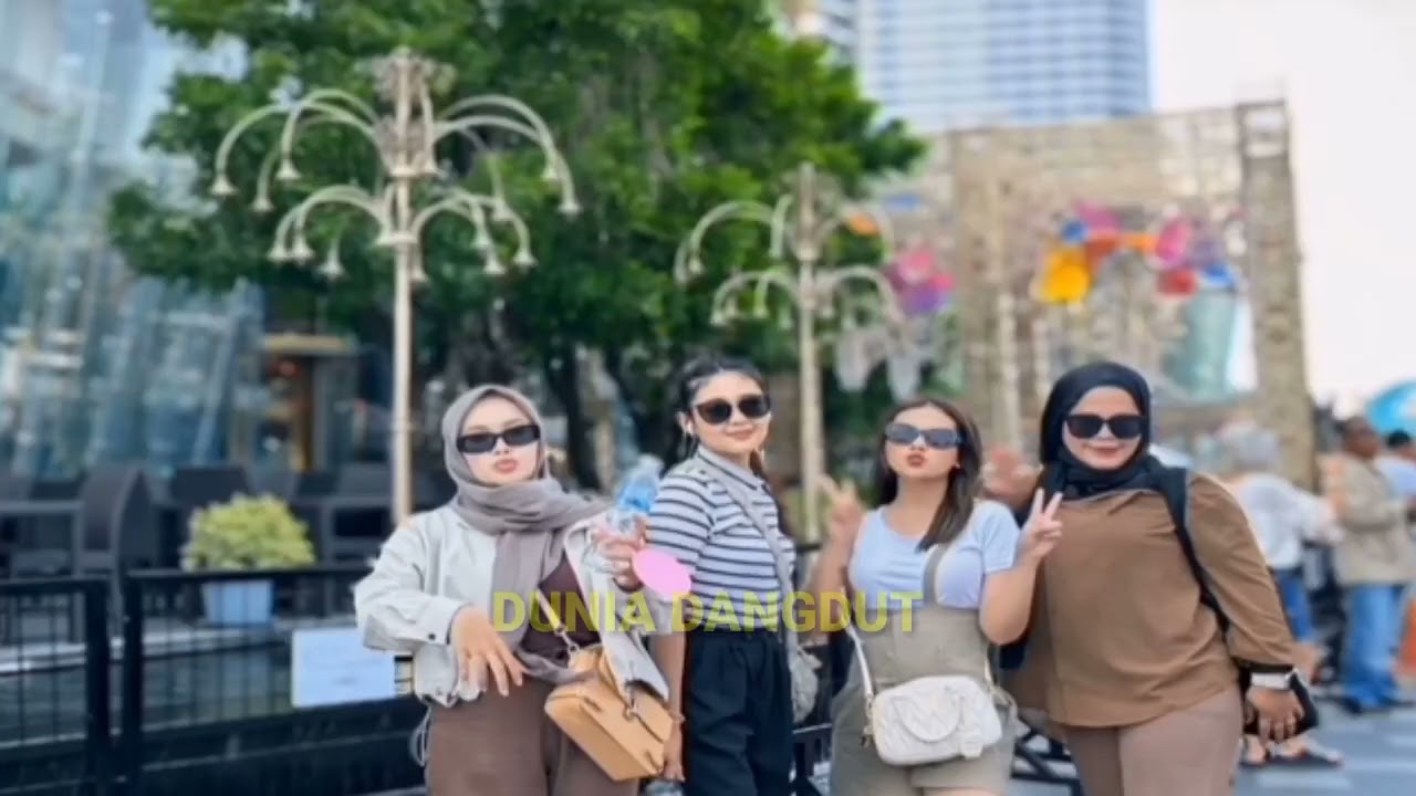 KESERUAN WULAN PERMATA NAIK PERAHU MENGELILINGI ICON SIAM, LIBURAN AURA CANTIKNYA SEMAKIN WAOWWW