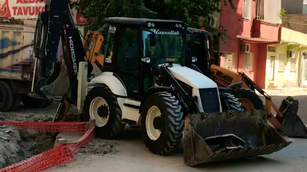 Hidromek 102s Jcb 4cx Bekoloderler Kulanan Ustalarımız Kanal Kazma Calışması Yapıyor