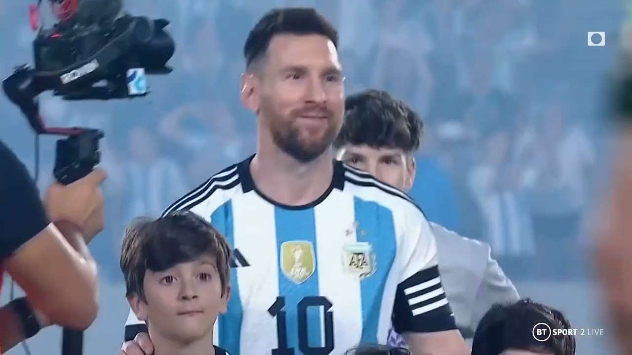 Lionel in tears as Argentina welcomes home world cup winners