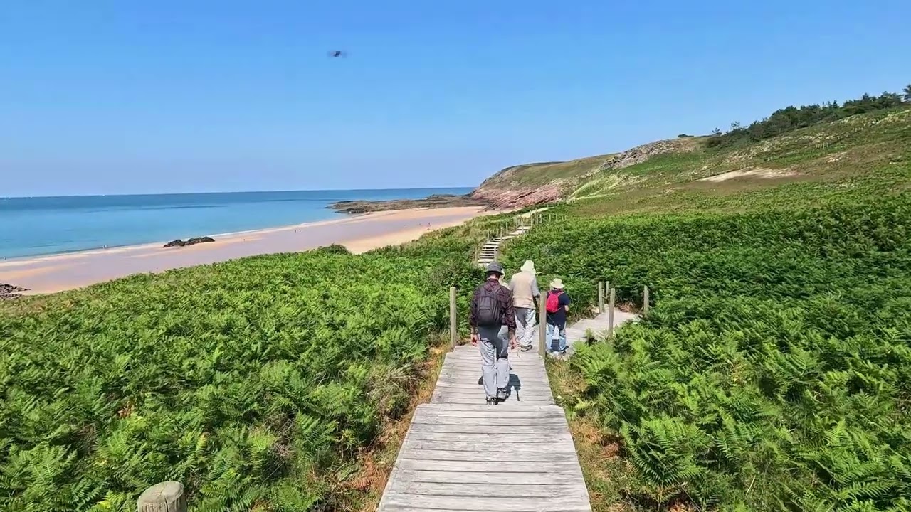 Magnifique randonnée sur le GR34 au cap d'Erquy dans les côtes d'Armor en Bretagne.