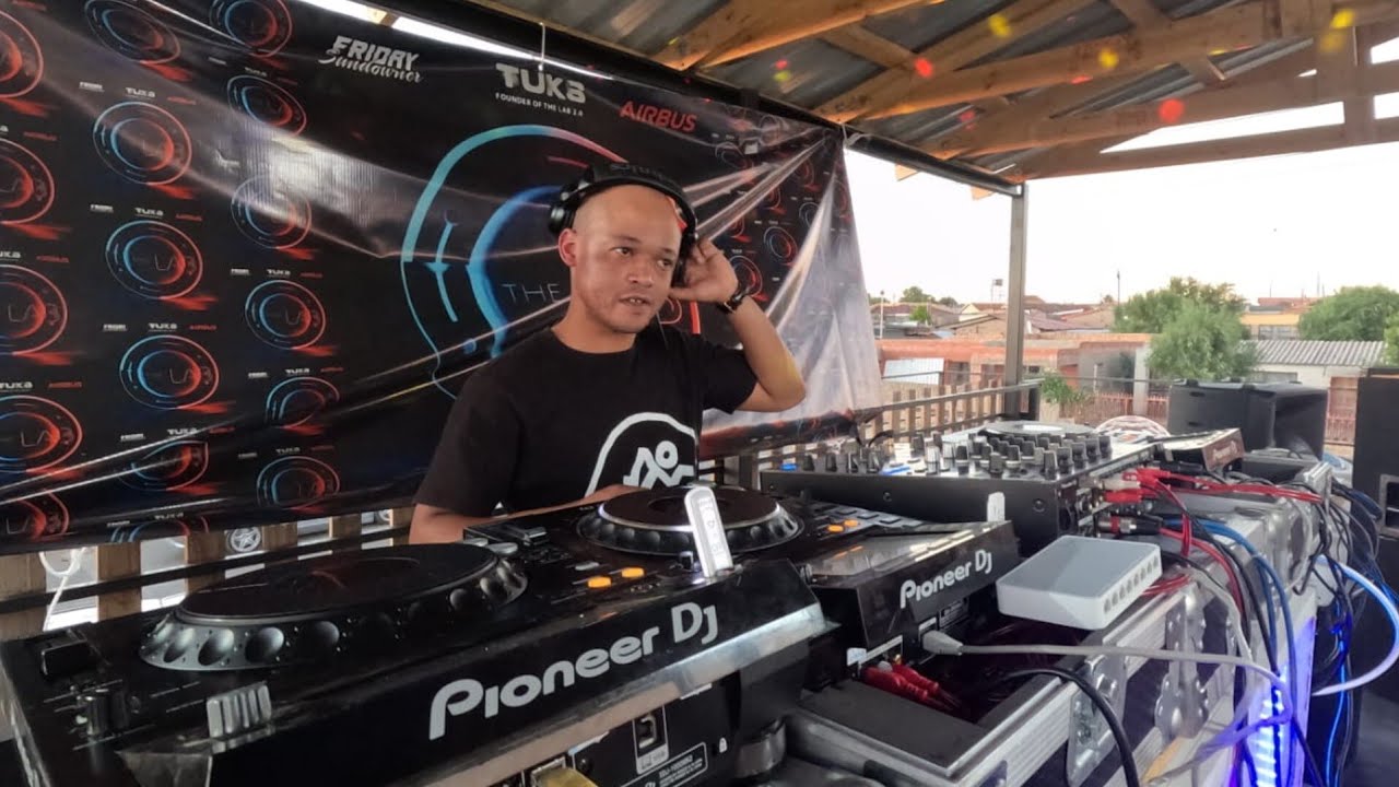 Friday Sundowner Set by Brian Leroy live from 128 Lounge & Bar