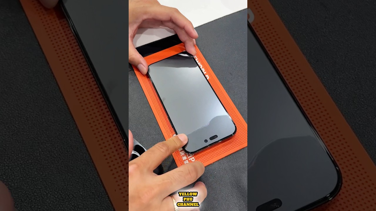 Anti-Glare And Anti-Fingerprint Tempered Glass Screen Protector iPhone 14 Pro Max #shorts