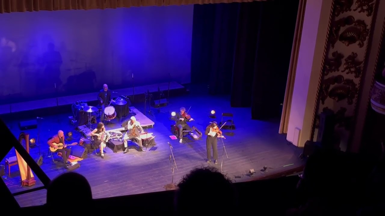 Carlos Núñez en el Teatro Colón (La Coruña) 16/12/2022 (5)