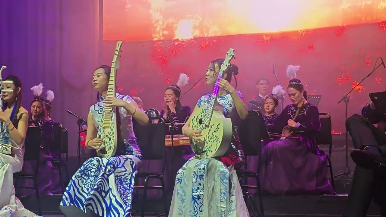 Amazing fusion of Kazakh and Chinese Music.