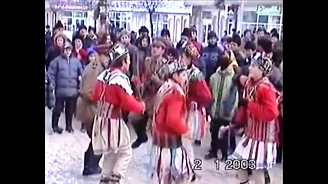 Tradiții de Anul Nou la Târgu Neamț - Parada mascaților (02.01.2003)