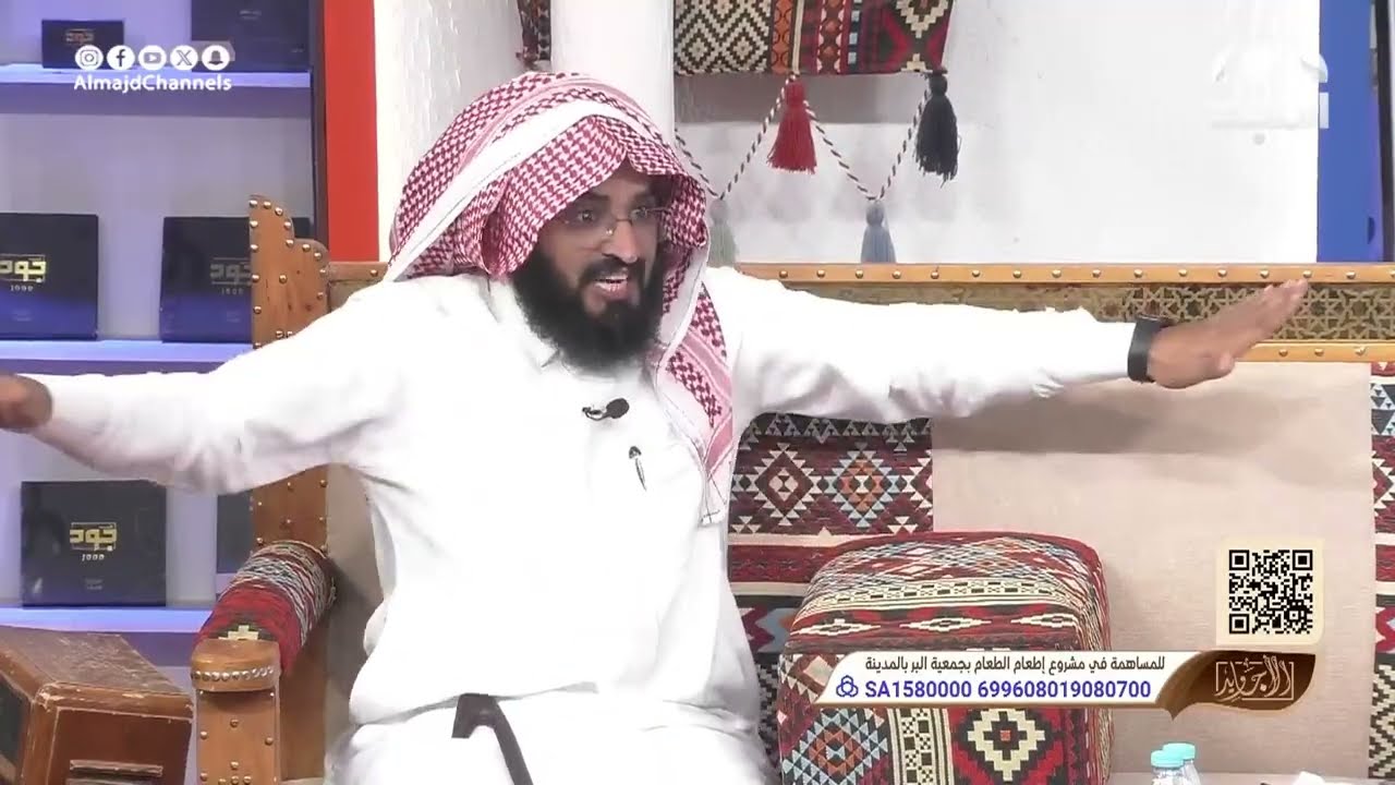 تصدق بـ 20 مليون ريال يومياً وهو جالس بمجلسه  