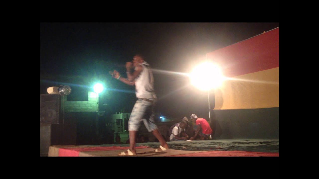 GILLZAY ON STAGE-KASLAND SALLAH FEST