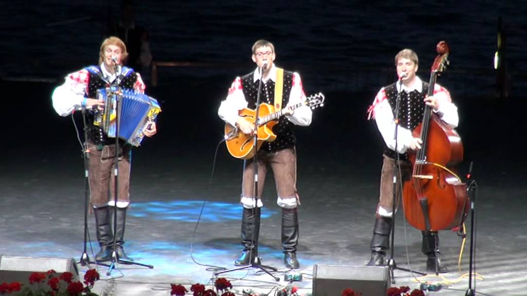 Ansambel Aufbiks-Vračam se domov (v živo)