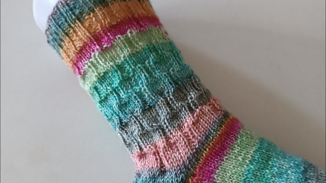 Schickes Sockenmuster aus rechten und linken Maschen für Größe 40-43 (Socken-Muster #17)