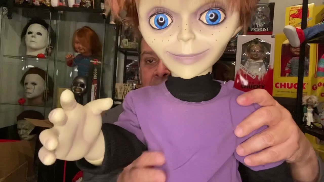Unboxing the seed of Chucky, Glen doll. From Trick Or Treat Studios.